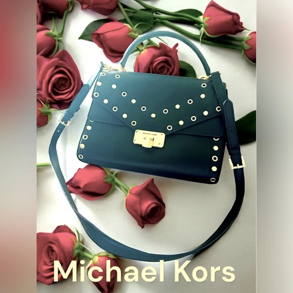 MK Michael‎ Kors Satchel with Shoulder or crossbody strap.